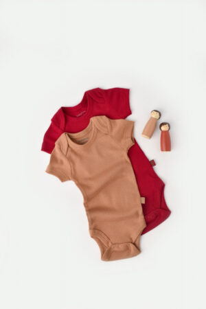 set 2 body uri bebe unisex din bumbac organic si modal maro rosu8093