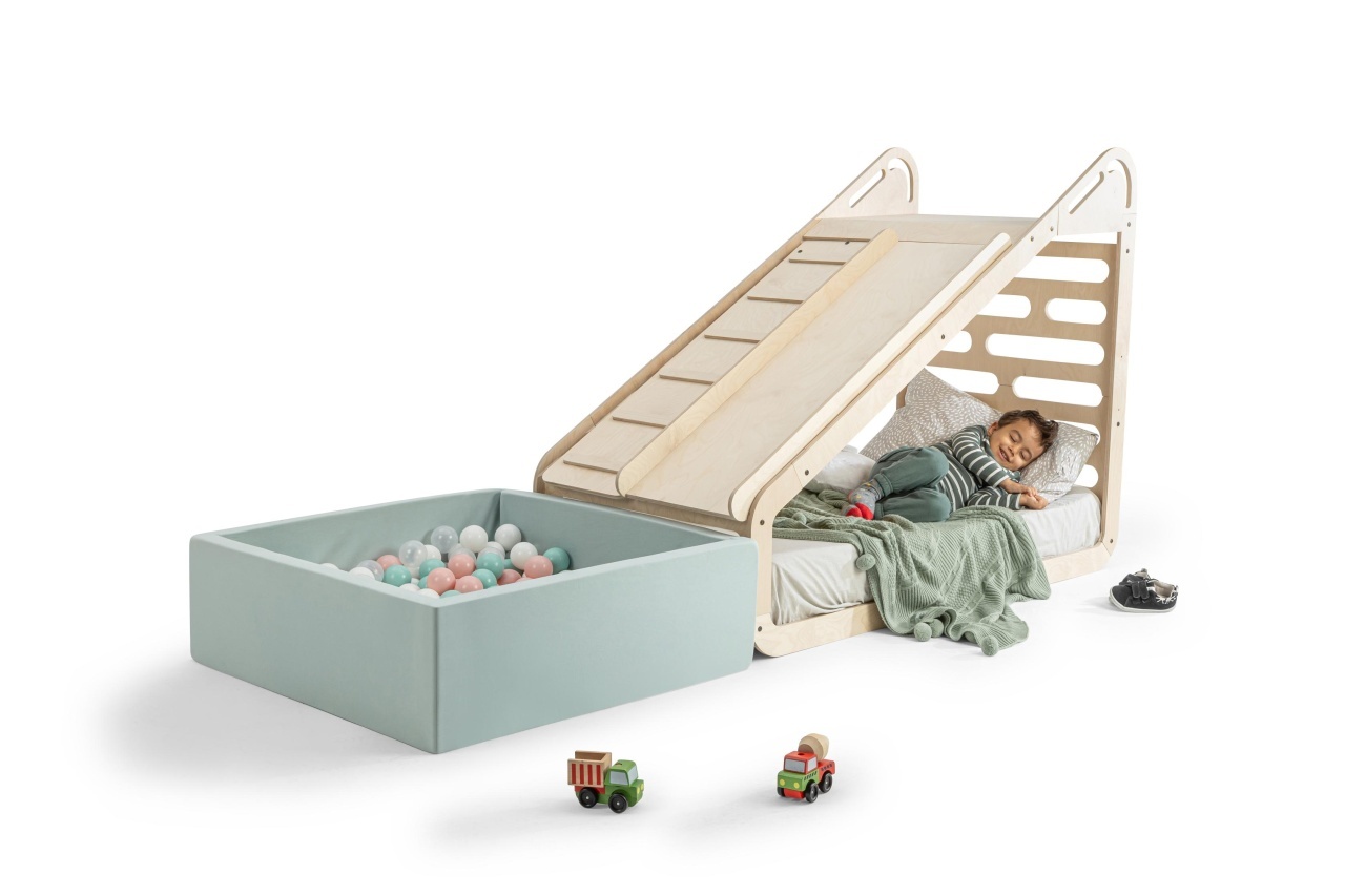 Pat Montessori din lemn MiniSleepy MamaToyz, cu tobogan, tabla de scris, masuta si leagan, Natur - imagine 3